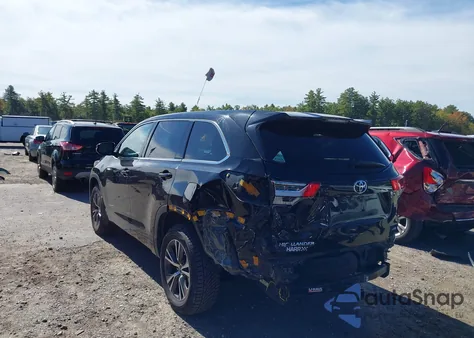 2018 Toyota Highlander Le/Le Plus z USA, uszkodzony, nr VIN 5TDBZRFH3JS871103